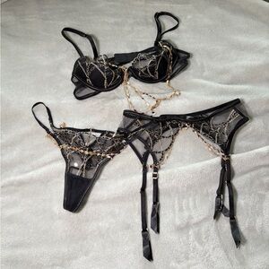 Honey Birdette set black and gold with chain